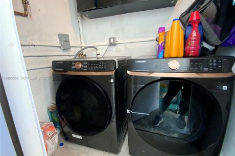 Commercial property in North Miami, Florida 1 bedroom, 37.16 sq.m. № 1980958 - photo 17