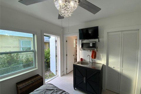 Commercial property in North Miami, Florida 1 bedroom, 37.16 sq.m. № 1980958 - photo 14