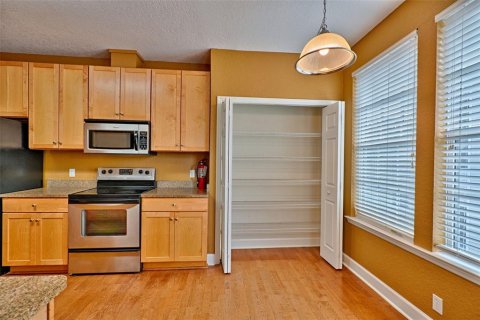 Condo in Gainesville, Florida, 3 bedrooms  № 1732620 - photo 9