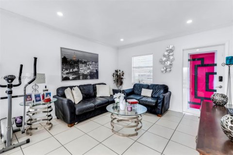 Villa ou maison à vendre à Miami Gardens, Floride: 3 chambres, 86.96 m2 № 2004821 - photo 3