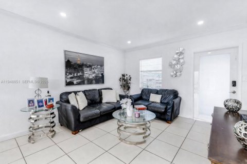 Villa ou maison à vendre à Miami Gardens, Floride: 3 chambres, 86.96 m2 № 2004821 - photo 6