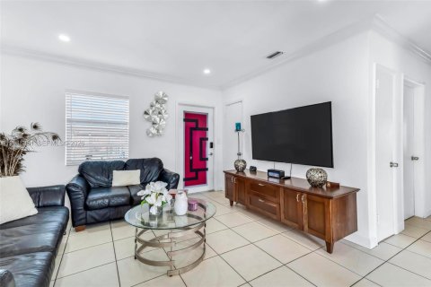 Villa ou maison à vendre à Miami Gardens, Floride: 3 chambres, 86.96 m2 № 2004821 - photo 4