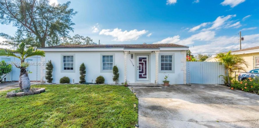 Villa ou maison à Miami Gardens, Floride 3 chambres, 86.96 m2 № 2004821