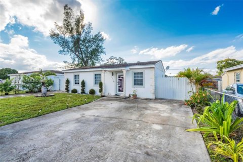 Villa ou maison à vendre à Miami Gardens, Floride: 3 chambres, 86.96 m2 № 2004821 - photo 20
