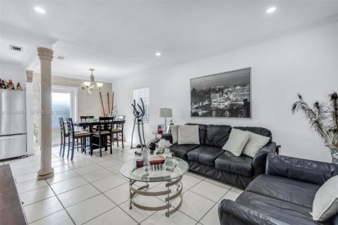 Villa ou maison à vendre à Miami Gardens, Floride: 3 chambres, 86.96 m2 № 2004821 - photo 2