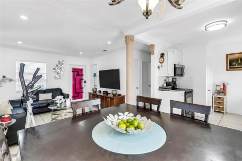 Villa ou maison à vendre à Miami Gardens, Floride: 3 chambres, 86.96 m2 № 2004821 - photo 15