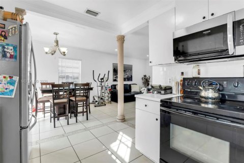 Villa ou maison à vendre à Miami Gardens, Floride: 3 chambres, 86.96 m2 № 2004821 - photo 13