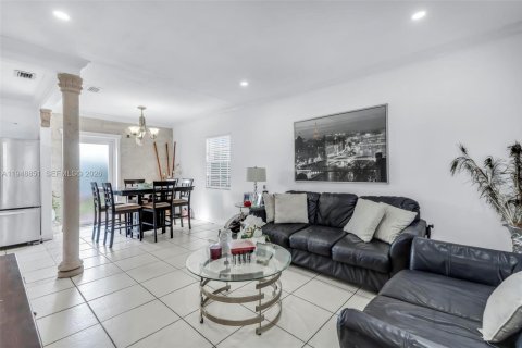 Villa ou maison à vendre à Miami Gardens, Floride: 3 chambres, 86.96 m2 № 2004821 - photo 5