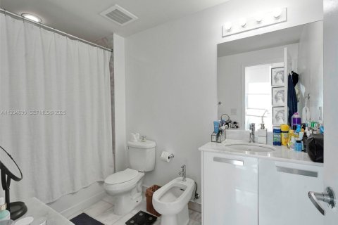 Appartement à louer à Miami, Floride: 2 chambres, 134.62 m2 № 1992918 - photo 16