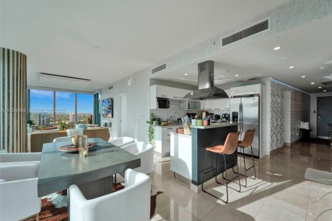 Appartement à louer à Miami, Floride: 2 chambres, 134.62 m2 № 1992918 - photo 13