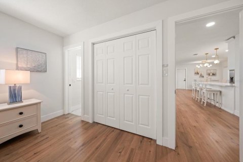 House in Seminole, Florida 3 bedrooms, 138.98 sq.m. № 2237944 - photo 14