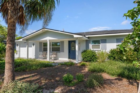House in Seminole, Florida 3 bedrooms, 138.98 sq.m. № 2237944 - photo 3