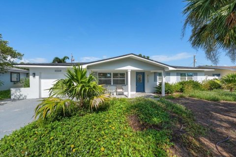House in Seminole, Florida 3 bedrooms, 138.98 sq.m. № 2237944 - photo 11