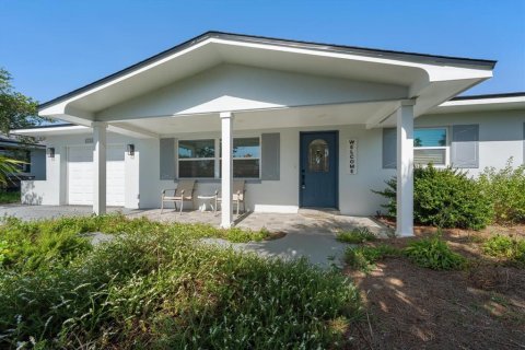 House in Seminole, Florida 3 bedrooms, 138.98 sq.m. № 2237944 - photo 2