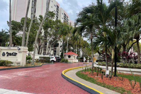 Condo in Sunny Isles Beach, Florida, 1 bedroom  № 2007138 - photo 2