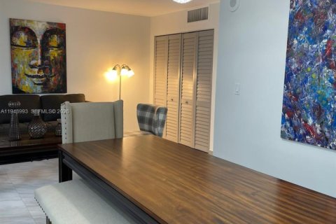 Condo in Sunny Isles Beach, Florida, 1 bedroom  № 2007138 - photo 23