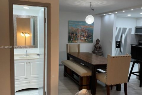 Condo in Sunny Isles Beach, Florida, 1 bedroom  № 2007138 - photo 20