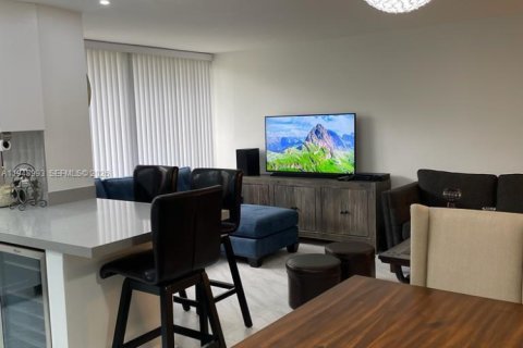 Condo in Sunny Isles Beach, Florida, 1 bedroom  № 2007138 - photo 11