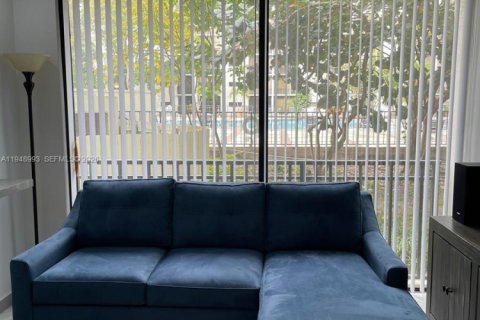 Condo in Sunny Isles Beach, Florida, 1 bedroom  № 2007138 - photo 9