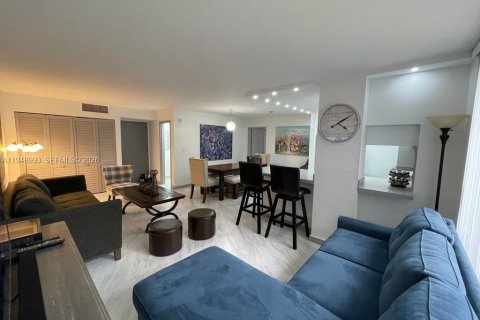 Condo in Sunny Isles Beach, Florida, 1 bedroom  № 2007138