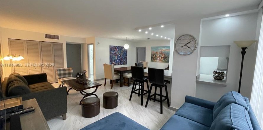 Condo in Sunny Isles Beach, Florida, 1 bedroom  № 2007138