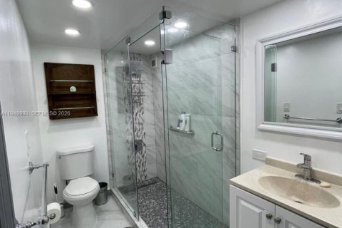 Condo in Sunny Isles Beach, Florida, 1 bedroom  № 2007138 - photo 15