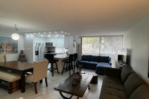 Condo in Sunny Isles Beach, Florida, 1 bedroom  № 2007138 - photo 30