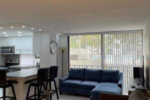 Condo in Sunny Isles Beach, Florida, 1 bedroom  № 2007138 - photo 10