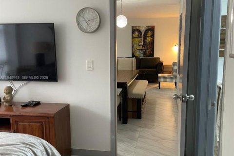 Condo in Sunny Isles Beach, Florida, 1 bedroom  № 2007138 - photo 14