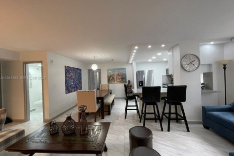 Condo in Sunny Isles Beach, Florida, 1 bedroom  № 2007138 - photo 4