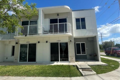 Touwnhouse à vendre à Homestead, Floride: 4 chambres, 133.22 m2 № 1748083 - photo 1