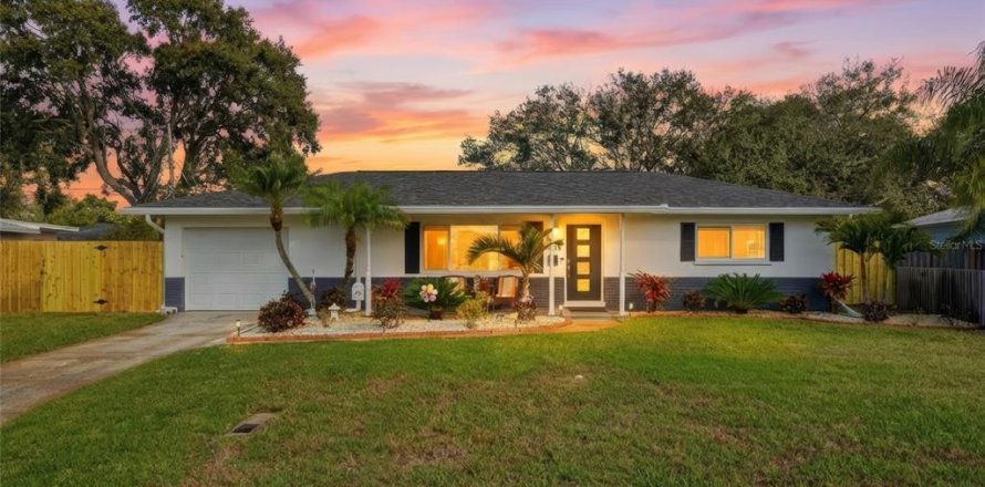Villa ou maison à Saint Petersburg, Floride 3 chambres, 169.83 m2 № 2148475
