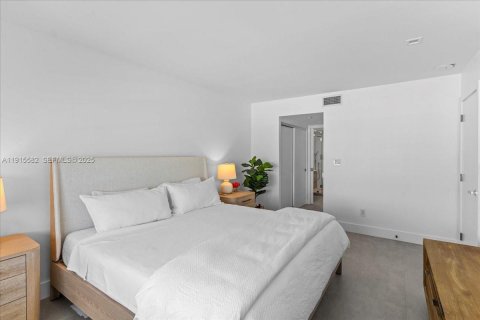 Condo in Miami Beach, Florida, 1 bedroom  № 1976574 - photo 25