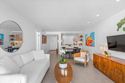 Condo in Miami Beach, Florida, 1 bedroom  № 1976574 - photo 5