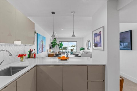 Condo in Miami Beach, Florida, 1 bedroom  № 1976574 - photo 19