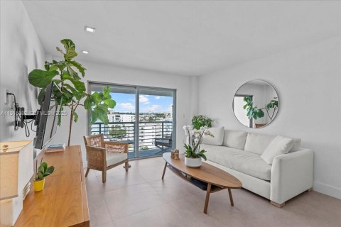 Condo in Miami Beach, Florida, 1 bedroom  № 1976574 - photo 3