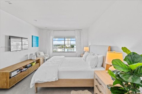 Condo in Miami Beach, Florida, 1 bedroom  № 1976574 - photo 26