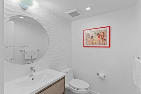 Condo in Miami Beach, Florida, 1 bedroom  № 1976574 - photo 23