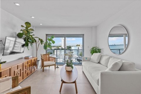 Condo in Miami Beach, Florida, 1 bedroom  № 1976574 - photo 2