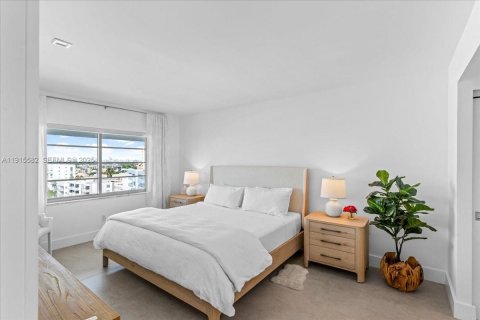Condo in Miami Beach, Florida, 1 bedroom  № 1976574 - photo 24