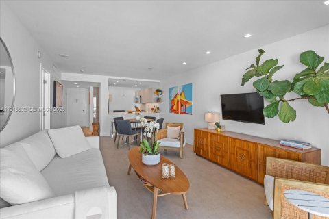 Condo in Miami Beach, Florida, 1 bedroom  № 1976574 - photo 12
