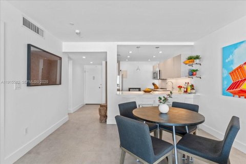 Condo in Miami Beach, Florida, 1 bedroom  № 1976574 - photo 8