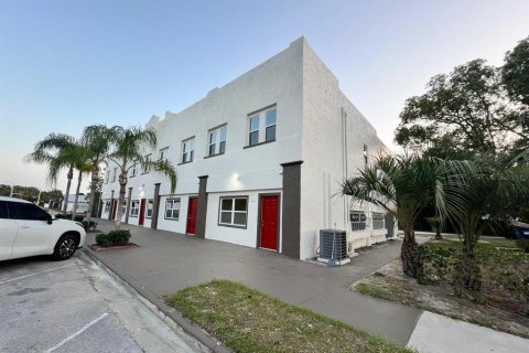 Immobilier commercial à Umatilla, Floride 936.45 m2 № 2220713
