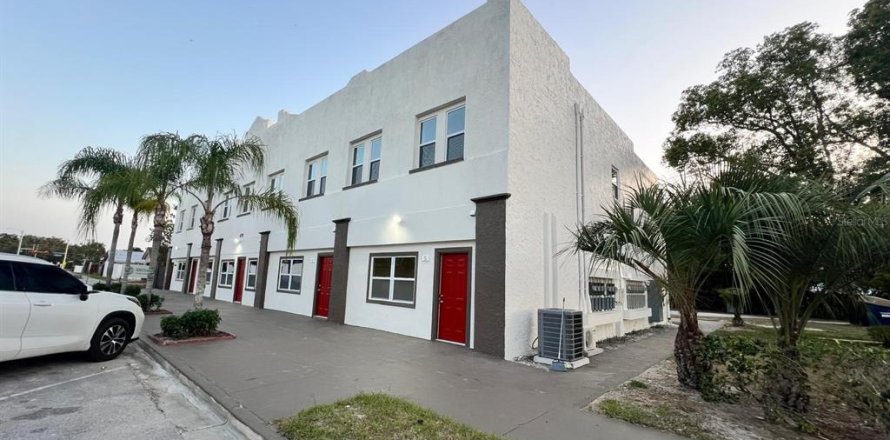 Immobilier commercial à Umatilla, Floride 936.45 m2 № 2220713