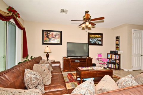 Townhouse in Oviedo, Florida 3 bedrooms, 170.48 sq.m. № 1528163 - photo 11