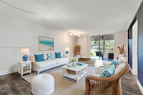 Condo in Deerfield Beach, Florida, 2 bedrooms  № 1855009 - photo 1