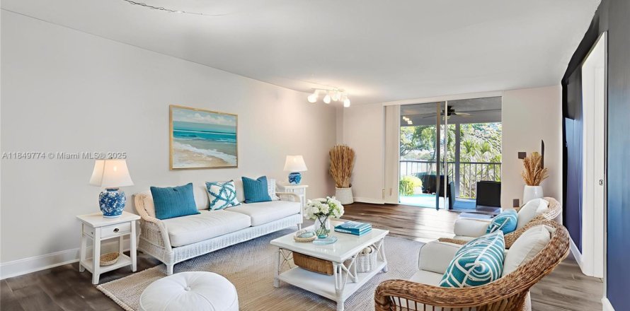 Condo in Deerfield Beach, Florida, 2 bedrooms № 1855009