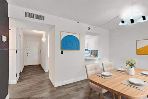 Condo in Deerfield Beach, Florida, 2 bedrooms  № 1855009 - photo 2