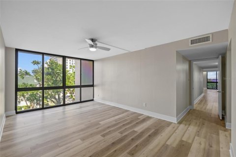 Condo in Tampa, Florida, 3 bedrooms  № 1618883 - photo 19
