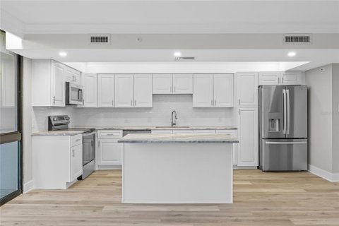 Condo in Tampa, Florida, 3 bedrooms  № 1618883 - photo 11
